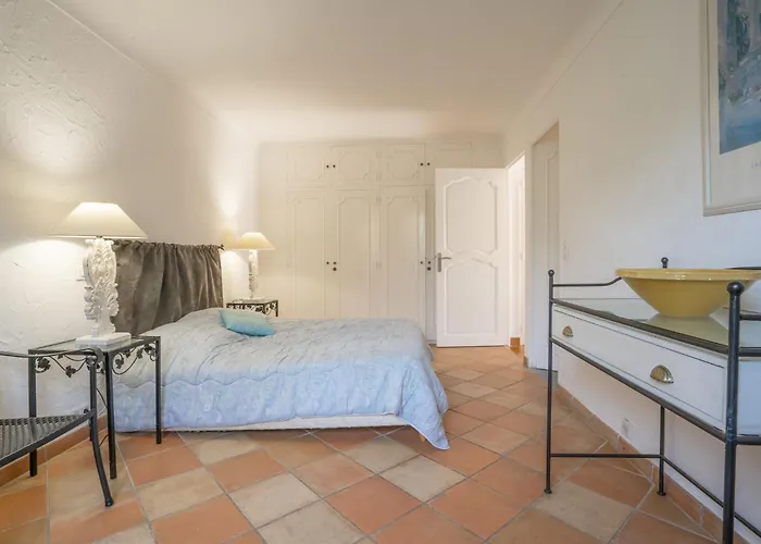 Vakantiehuis L'escarpe Des Arbousiers By Interhome *