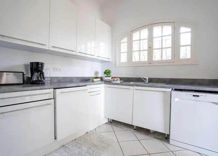 L'escarpe Des Arbousiers By Interhome *
