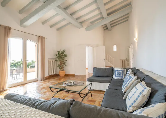 Vakantiehuis L'escarpe Des Arbousiers By Interhome Saint Aygulf